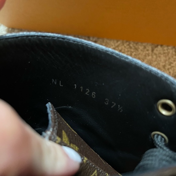 Louis Vuitton WONDERLAND FLAT RANGER - Picture 5 of 9